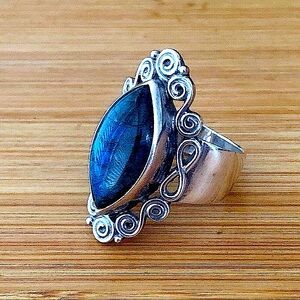 $77 Estate Ring   Sterling Silver  Size 8  Marked Nepal PTI  925